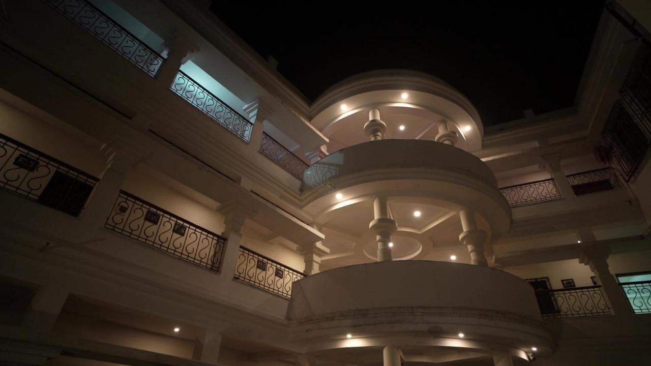 Hotel Kolam Shānti Niketan Zewnętrze zdjęcie