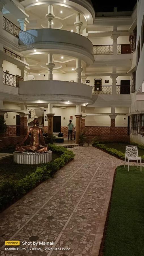 Hotel Kolam Shānti Niketan Zewnętrze zdjęcie